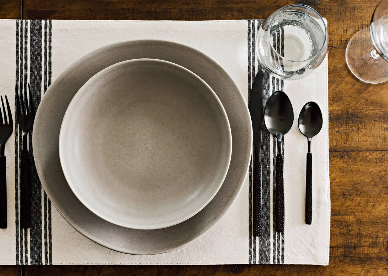 Urban Barn Hammered 5-Piece Cutlery Set- Dinnerware