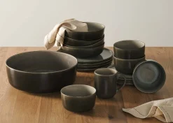 Urban Barn Quadra 16 piece Dish Set- Dinnerware